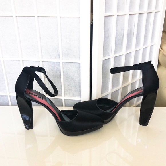 NEW GIORGIO ARMANI Black Strappy Heels - Picture 4 of 6